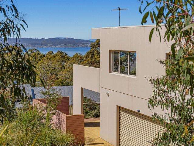Expansive views and flexible family living