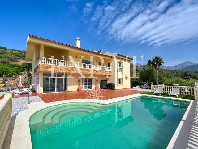 Expat Real Estate presenta esta impresionante casa de campo. 350m² Alcaucín