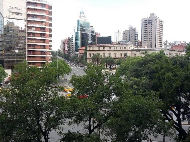 EXPENSAS BAJAS! FRENTE A PATIO OLMOS C/BALCON