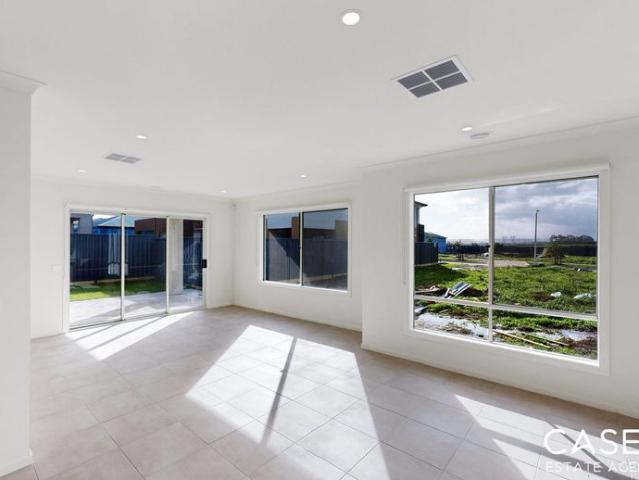 Experience Modern Living in the Heart of Clyde North