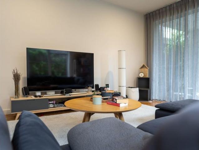 Experience Designer Living in a Stylish 3 Bedroom Residence!