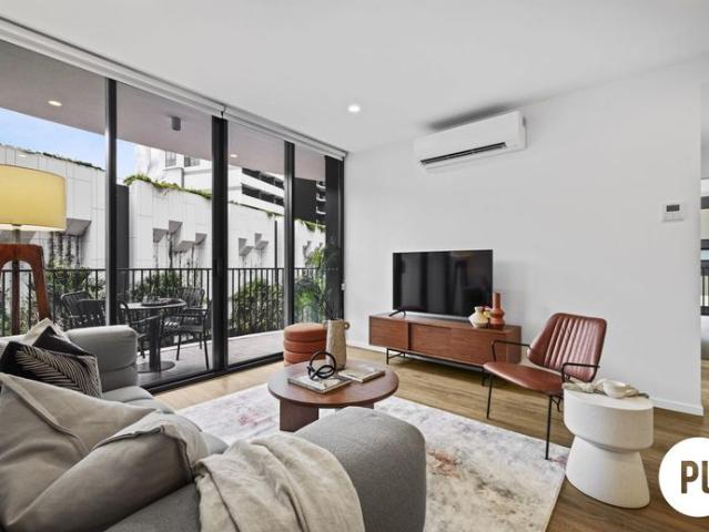 Experience extravagant rooftop amenities and upscale lifestyle at Hillyard House