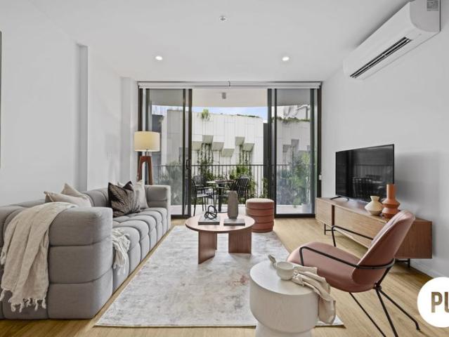 Experience extravagant rooftop amenities and upscale lifestyle at Hillyard House