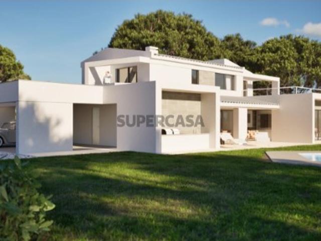 Experience Elegant Living in Vilamoura