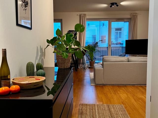 Experience Hamburg in Style: A Chic Apartment in Eppendorf