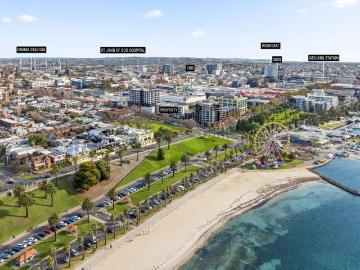 Experience Luxurious Waterfront Living in Geelong