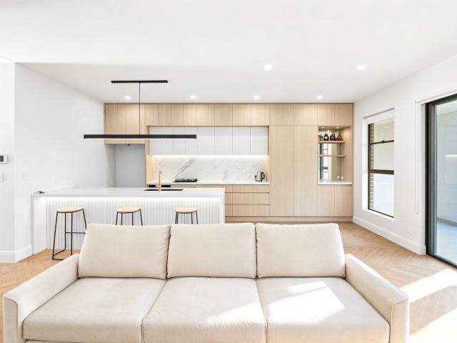 Experience Luxury & Convenience: Modern Five Bedroom Family Home