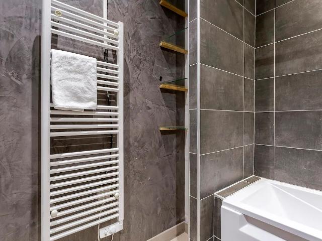 Experience Living in Lyon 90m² Apartment for up to 4 Guests Near Parc de la Tête d'Or, Lyon Amsterdam Apartments for Rent