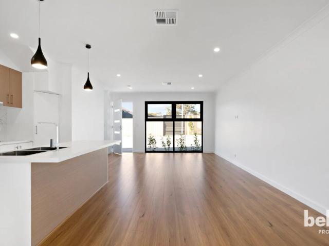 Experience the Ultimate in Coastal Living – Modern Townhouse for Rent in Port Noarlunga