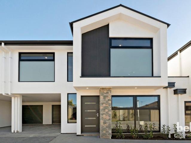 Experience the Ultimate in Coastal Living Modern Townhouse for Rent in Port Noarlunga