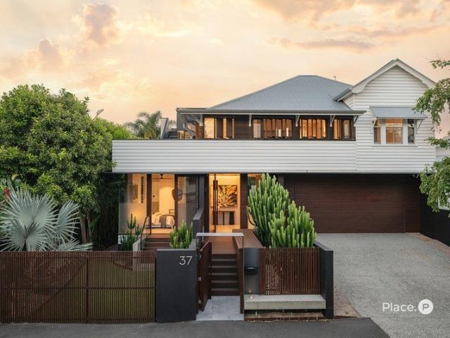 Experience the finest in luxury family living SHAUN LOCKYER DESIGNED Z HOUSE