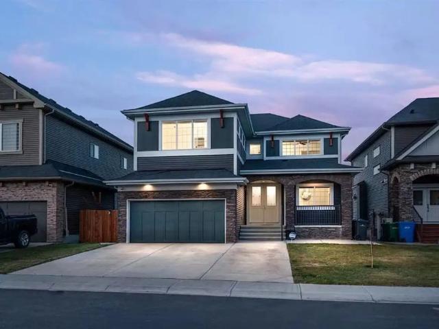 Experience this custom estate home featuring 3250 sq ft in Chestermere — 5 Bedrooms House