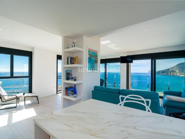 Experimente la vida de lujo en este moderno ático situado en. 143m² Calpe Calp