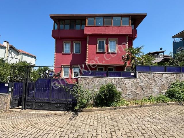 Expert'ten İnegöl Şehitler'de 5+1 Satılık Villa
