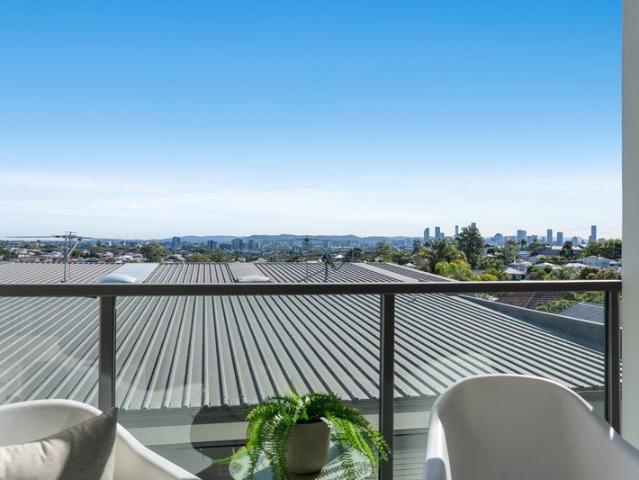 Expertly Designed Home with Horizon City Views