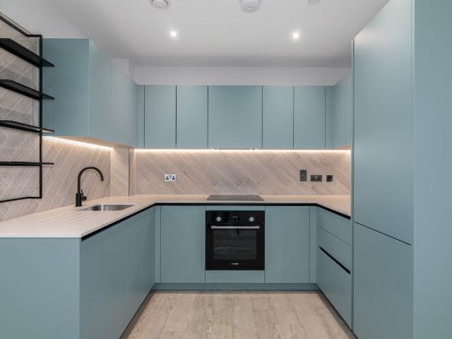 Exploration Way, Slough SL1, 2 bed flat to rent, £1,750 pcm | PrimeLocation