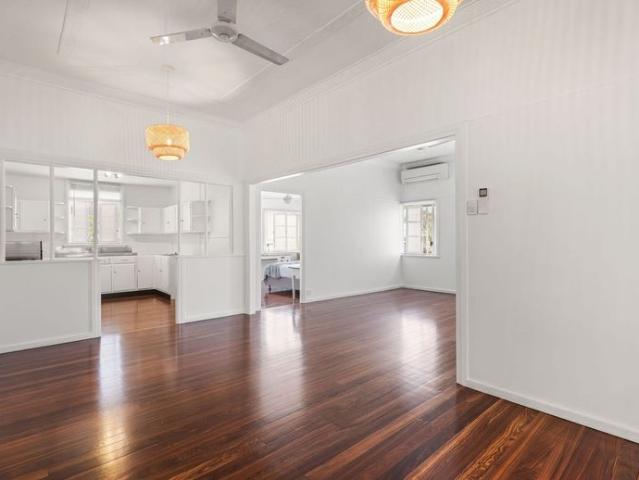 EXPLORE. CITY FRINGE REFURBISHED CHARACTER HOUSE!