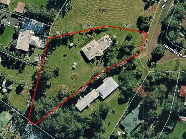 Explore this OVERSIZED FAMILY HOME ON 4994sqm in Excelsior Park Region