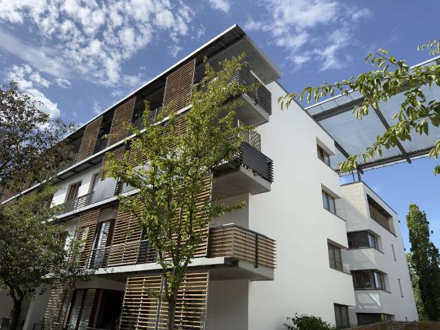 EXPO ARCHITEKTUR | 2022 sanierte ETW: 4 Zi, 2 Balkone, offene EBK, Wellness Bad & 2 TG Stellplätze