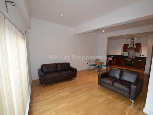 Express Networks 3, 6 Oldham Road, Manchester, M4 5DB, United Kingdom | 3 bed apartment for rent #139403401 | Rentberry
