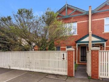 Superbly Situated For A Relaxed City Fringe Lifestyle