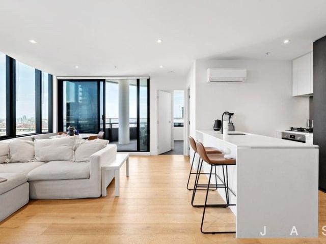 Sunny And Spacious + Superb City Views