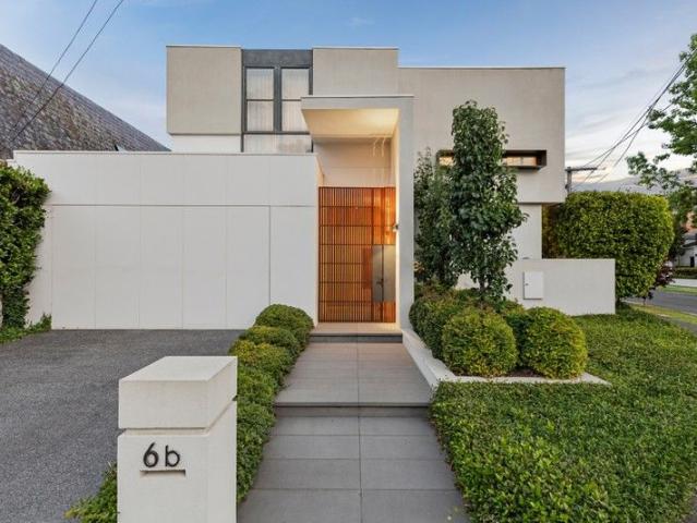 Blue Chip Family Brilliance in a Private Court Setting