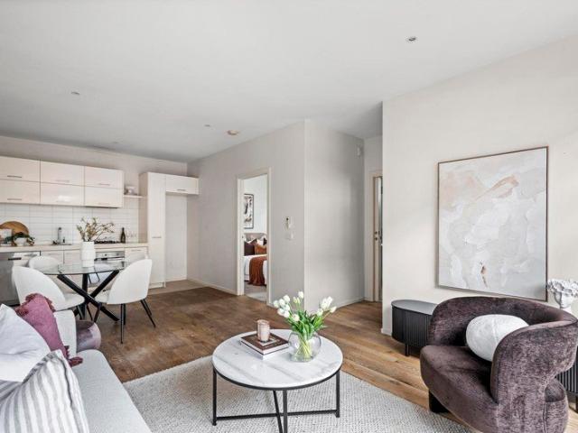 Smart modern townhouse in a coveted Northcote pocket