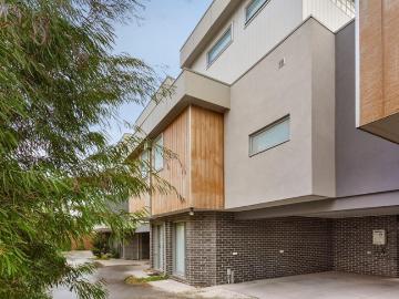 Modern tri level living in prime location