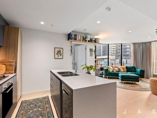 Sunny, Spacious And Sophisticated City Fringe Apartment Living At Its Finest
