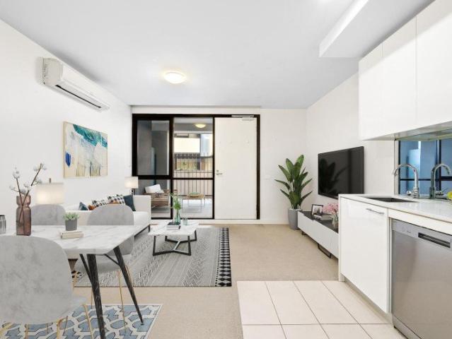 Lygon living convenience at tip top
