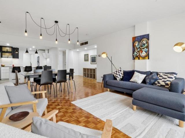 Spectacular custom renovated apartment opposite Carlton Gardens