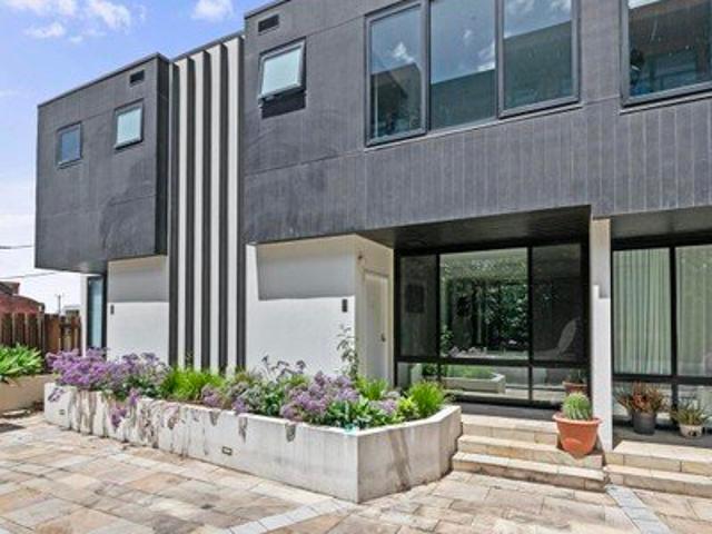 Superb two bedroom designer townhouse with panoramic city views