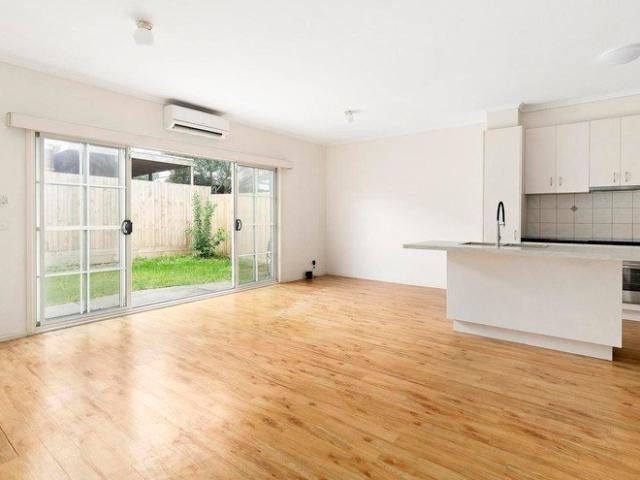 Parkside gem quiet light filled unit in an ultra convenient locale