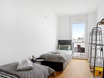 Iconic 2BR Apartment HANSEN I Balcony I next to Mercedes I Stuttgart I Kitchen I Home Office