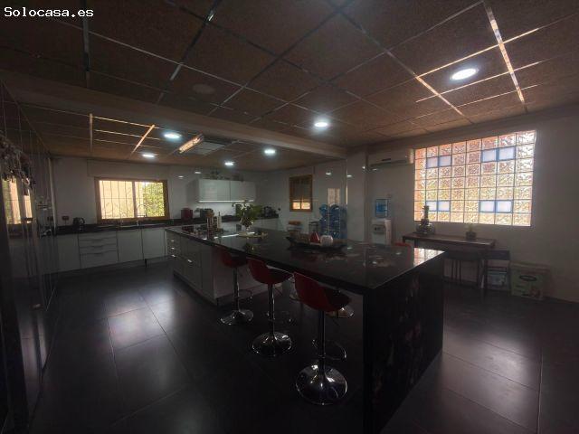 Exquisita Villa en La Alcoraya: Un Oasis de Lujo y Confort