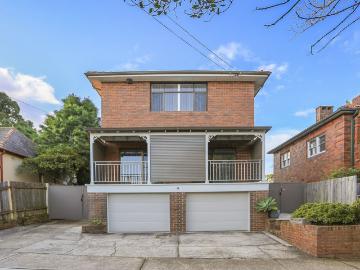 Exquisite 3 Bedroom Duplex with Granny Suite