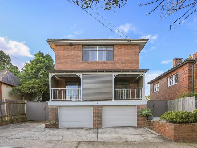 Exquisite 3 Bedroom Duplex with Granny Suite