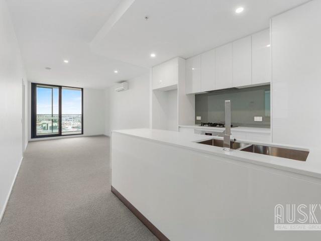 Exquisite 3 Bedroom 2 Bathroom 2 Carpark Apartment for Lease in Riverina, Footscray!