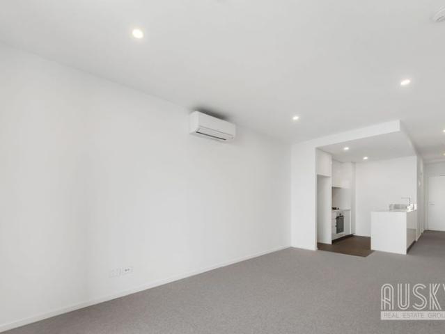 Exquisite 3 Bedroom 2 Bathroom 2 Carpark Apartment for Lease in Riverina, Footscray!
