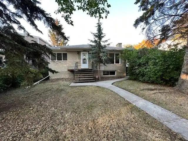 Exquisite 2 bedroom Main Floor House close to UofA available Immediately!