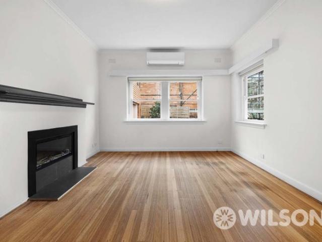 Exquisite 2 Bedroom Ground Floor Art Deco Apartment