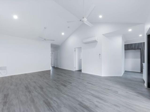 Exquisite 2 Bedroom, 2 Bathroom Townhouse for Lease in Cannonvale, Queensland