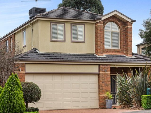 Exquisite 4 bedroom 2 bathroom home for lease in scenic Viewbank!