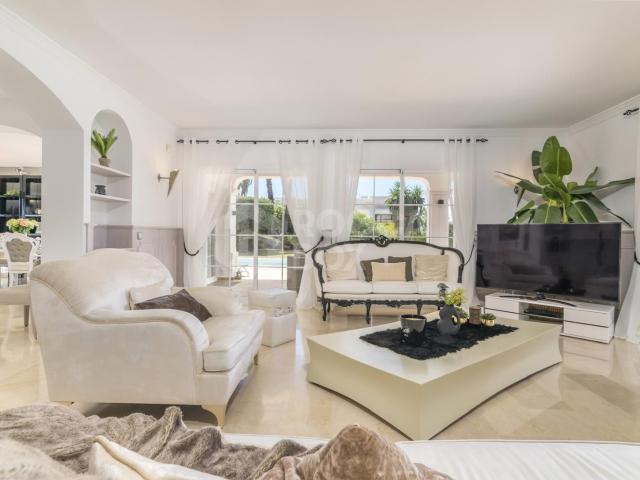 Exquisite 5 Bedroom Villa in La Alqueria, Benahavis