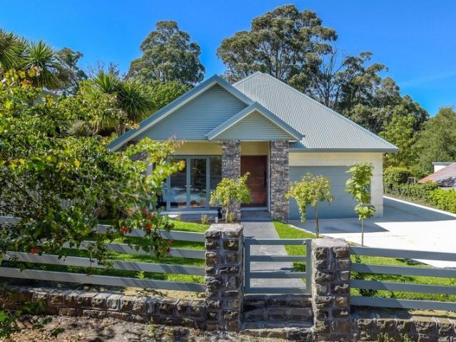 Exquisite Contemporary Residence on 2 Acres with Macedon Ranges Lifestyle