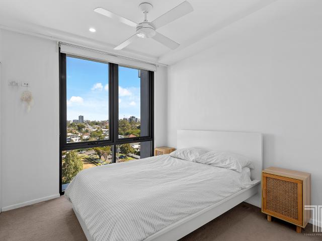 Exquisite City View Apartment 350m from Coorparoo Square
