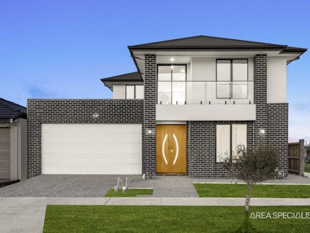 EXQUISITE CUSTOM LUXURY | BRAND NEW 5 BEDROOM RESIDENCE IN OFFICER SOUTH