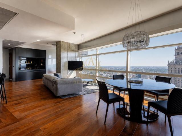 Exquisite apartment on Złota 44