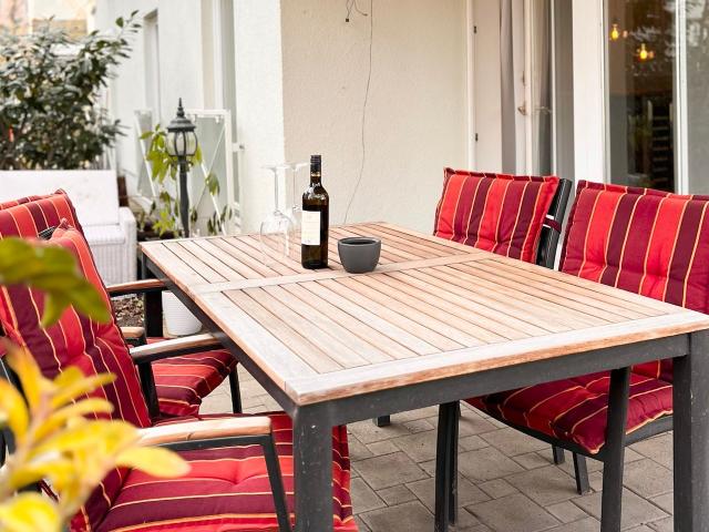 Exquisite apartment in a central location in Dresden with a large garden and top notch amenities!, Dresden Amsterdam Apartments for Rent